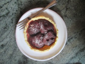 apple tart, cooked on plate