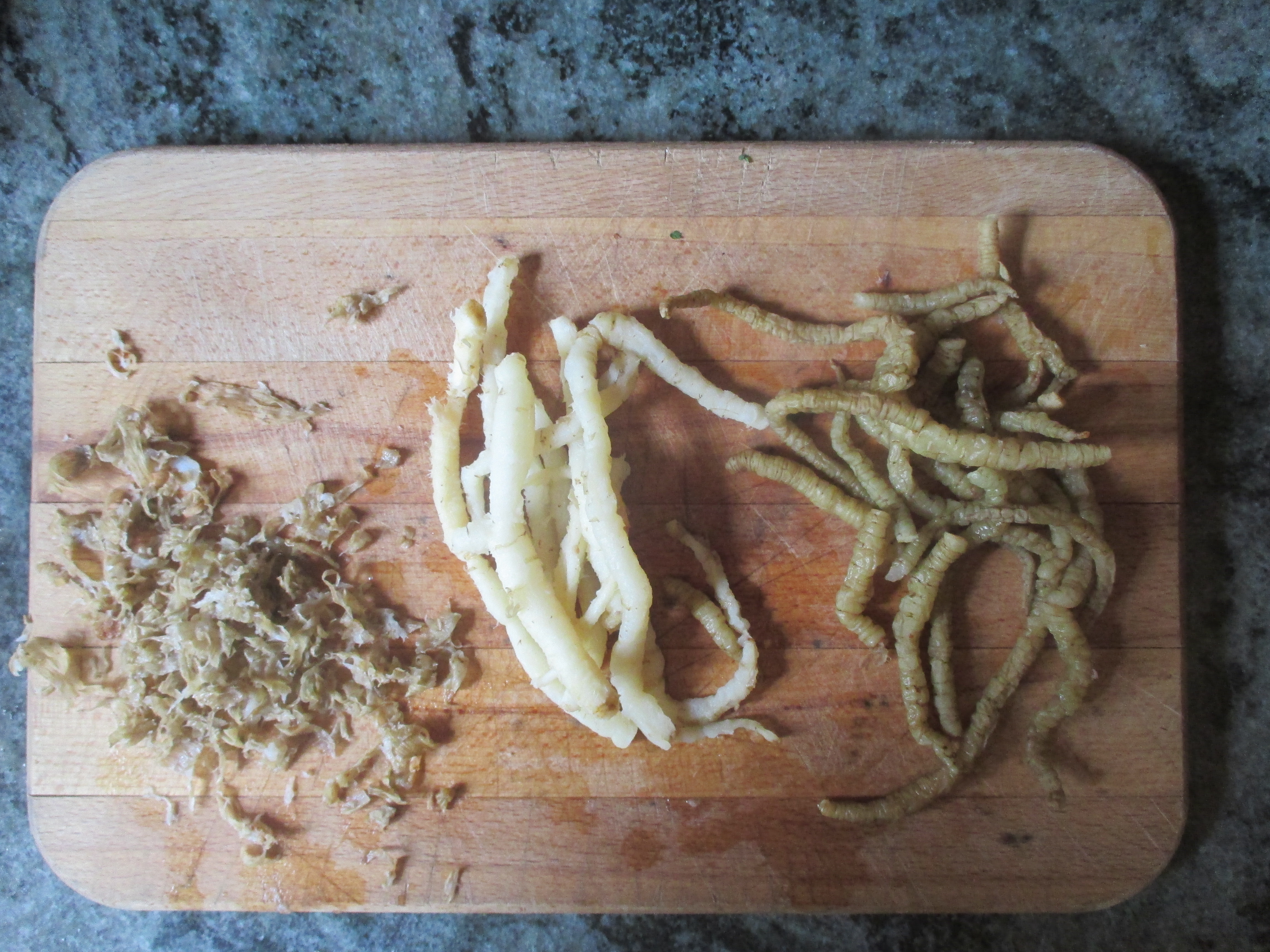 skirret peels, cooked peeled skirret, cooked unpeeled skirret
